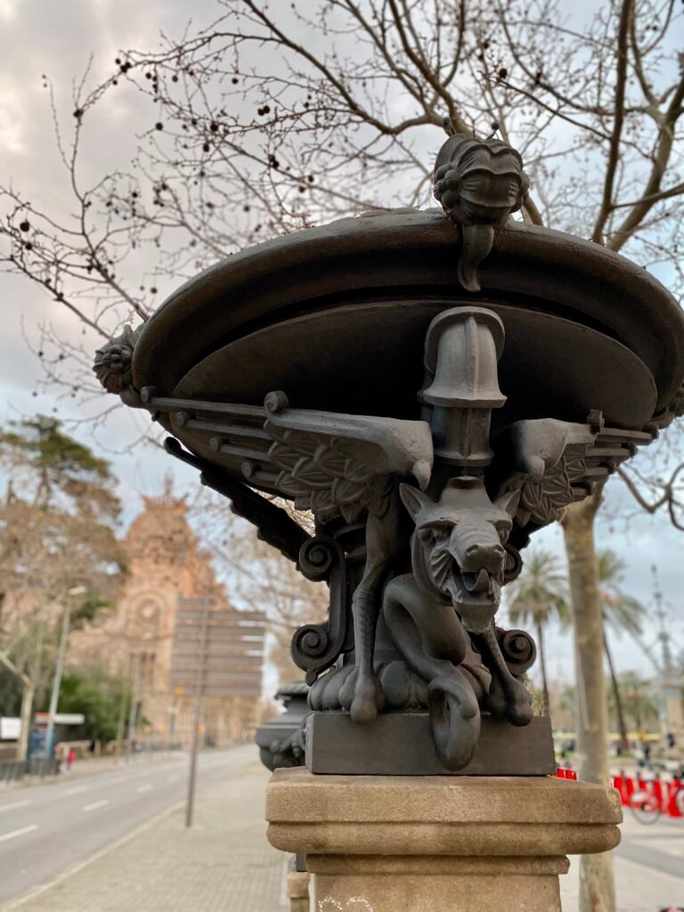 Gateway to Barcelona: sights at Arc de Triomf